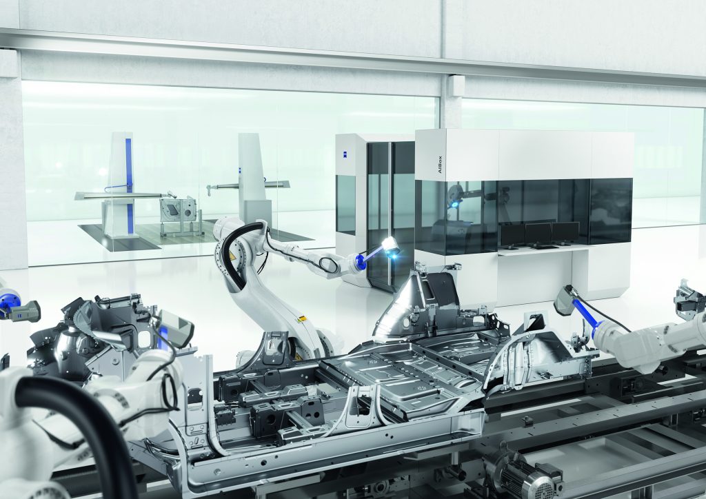 Die Mess- und Prüftechnik im Bereich der Karosseriefertigung im Messraum, an der Produktionslinie und in der Linie kann in der Smart Factory automatisch per Messroboter erfolgen.