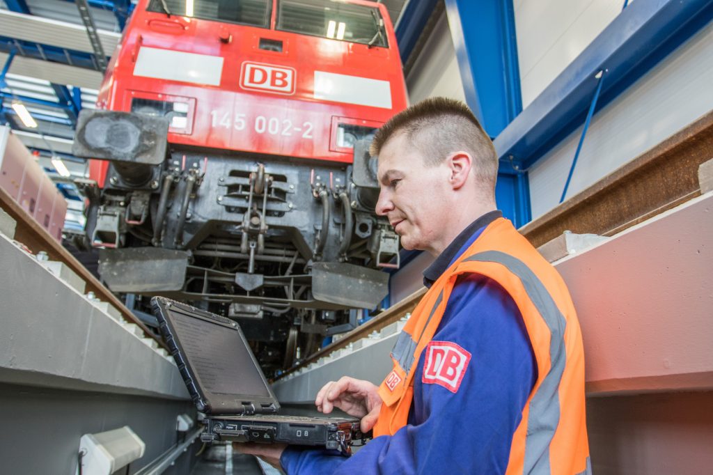 Die Deutsche Bahn setzt auf digitale Lösungsansätze, um die Pünktlichkeit der Züge weiter zu verbessern.